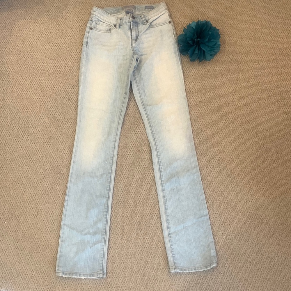 Light Wash Women’s Straight-Leg Jeans